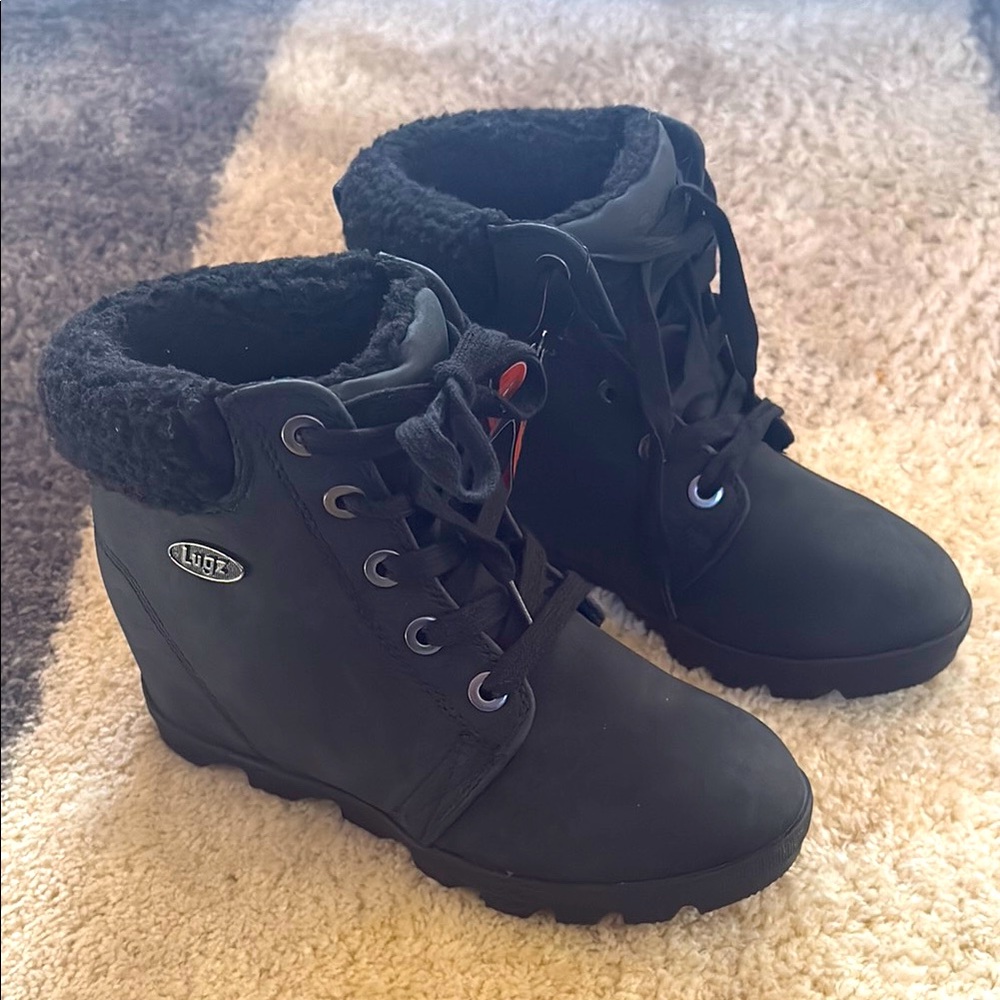 Size 6 Black Wedge LUGZ women’s ankle boots! NWT!
